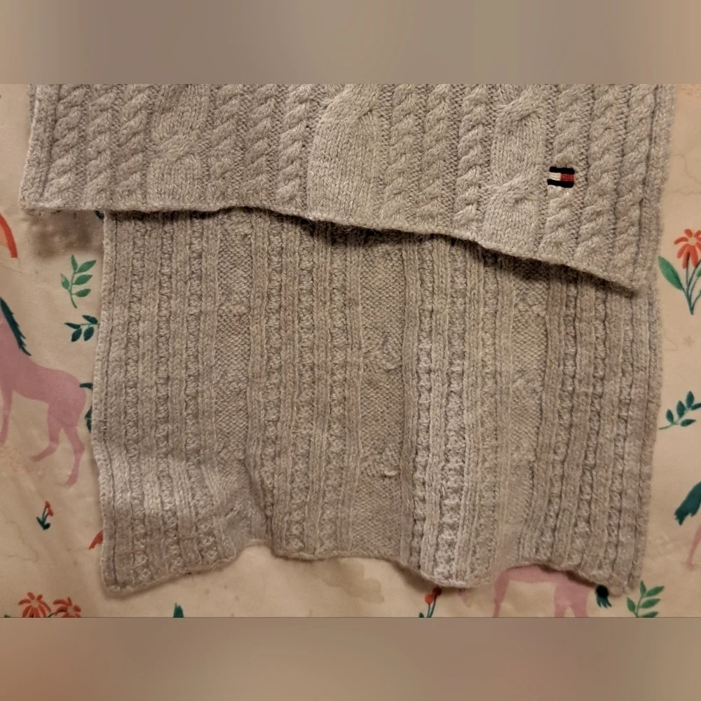 EUC Y2K Tommy Hilfiger Grey Alpaca Knit Neutral Casual Boho Prep Scarf Wrap